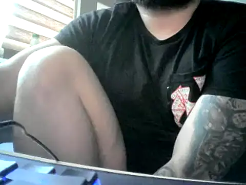 Snapshot of szalonywacek1 chatting on December 20, 8:43 am szalonywacek1 online show from December 20, 8:43 am