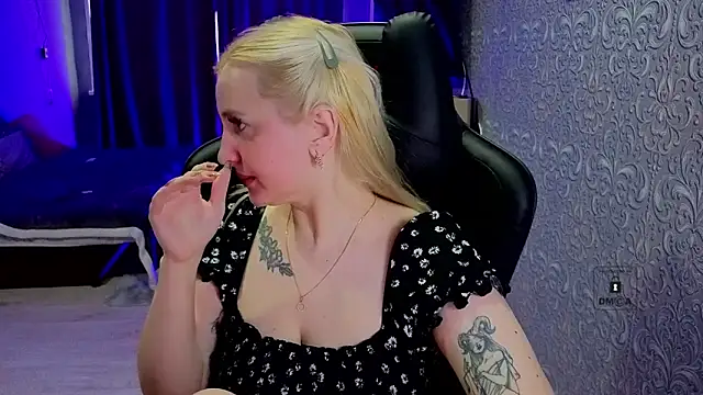 Eva Vibe  online show from April 10, 7:35 am