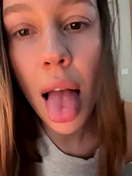 Snapshot of Ann_web chatting on December 21, 5:31 pm Ann web online show from December 21, 5:31 pm