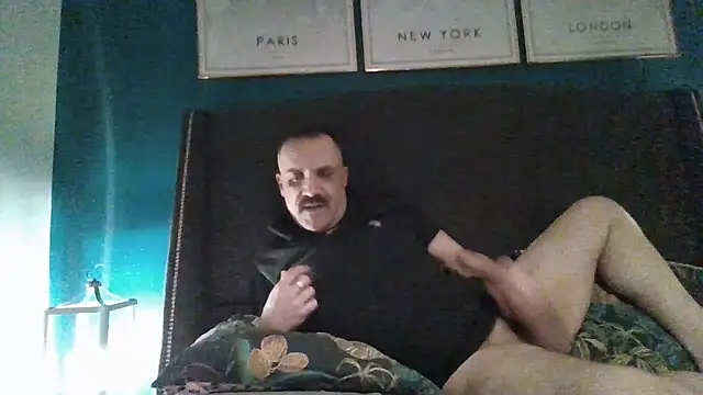 Snapshot of MARCUSL79 chatting on December 22, 4:09 am MARCUSL79 online show from December 22, 4:09 am