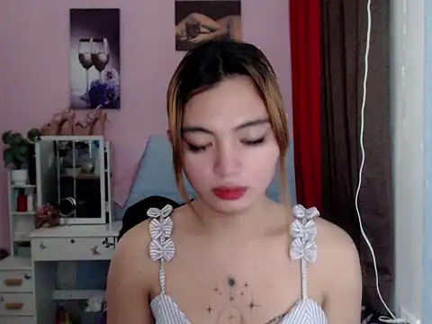 Snapshot of petite21gomez chatting on December 21, 8:54 am petite21gomez online show from December 21, 8:54 am