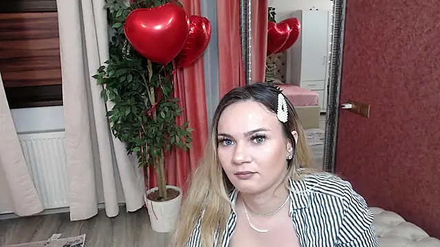 Snapshot of DaliaHaven chatting on February 12, 8:59 pm DaliaHaven online show from February 12, 8:59 pm