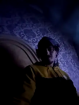 Snapshot of Eldiablo2055 chatting on December 22, 4:20 am Eldiablo2055 online show from December 22, 4:20 am