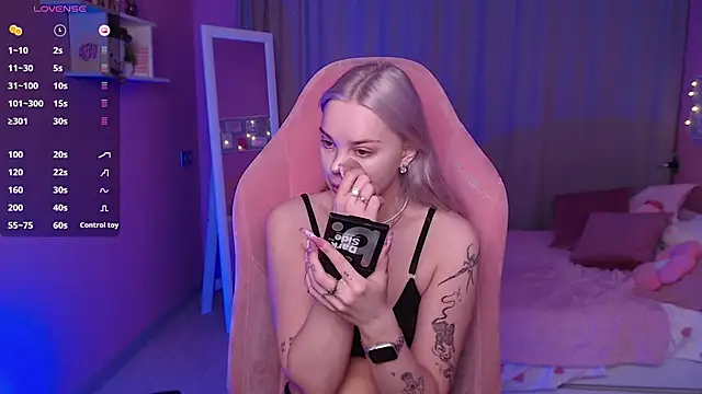 Leslie Caronn online show from March 1, 7:43 am