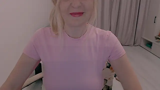 Snapshot of MiLenaMilf chatting on October 22, 2:45 am MiLenaMilf online show from October 22, 2:45 am