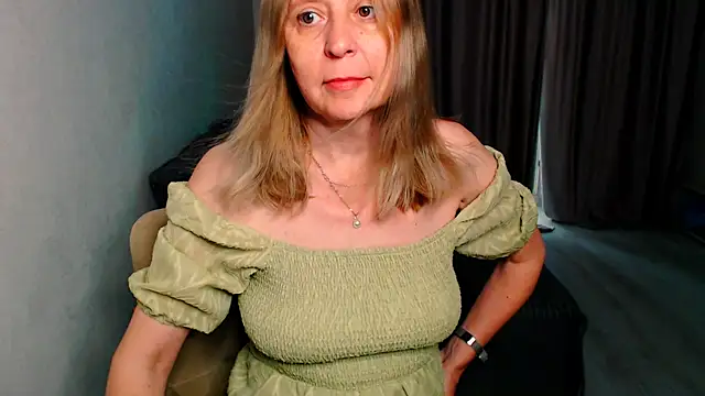 Snapshot of MiLenaMilf chatting on May 31, 7:48 am MiLenaMilf online show from May 31, 7:48 am