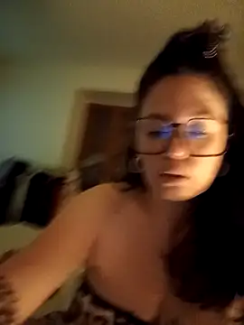 EdgedSleeve online show from February 20, 5:57 pm