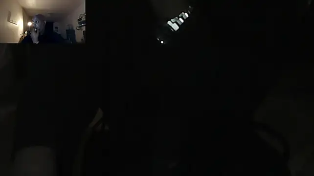 Snapshot of HornyToloG chatting on December 22, 4:20 am HornyToloG online show from December 22, 4:20 am