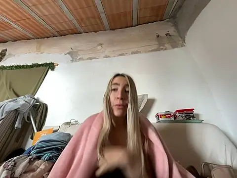 BarbieBlondieGirl online show from January 9, 12:52 pm