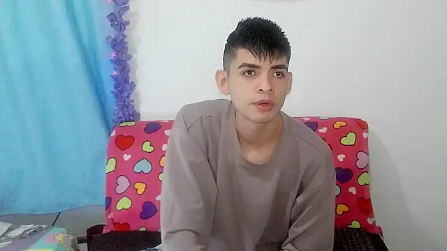 Snapshot of nico22love chatting on February 10, 8:35 pm nico22love online show from February 10, 8:35 pm