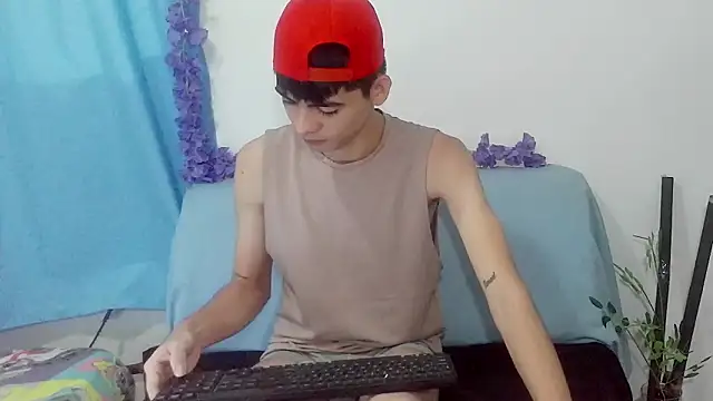 Snapshot of nico22love chatting on February 23, 7:44 pm nico22love online show from February 23, 7:44 pm