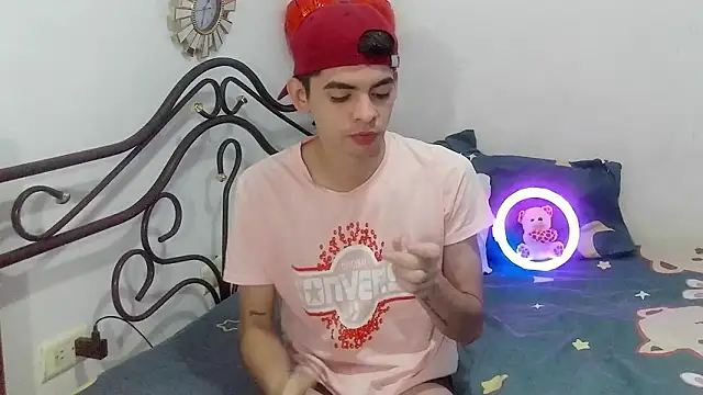 Snapshot of nico22love chatting on February 26, 3:55 pm nico22love online show from February 26, 3:55 pm