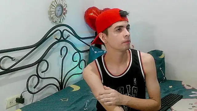 Snapshot of nico22love chatting on February 28, 12:33 am nico22love online show from February 28, 12:33 am