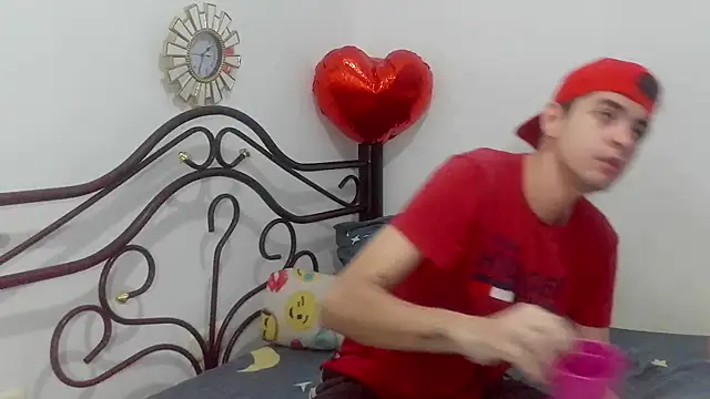 Snapshot of nico22love chatting on March 4, 12:22 pm nico22love online show from March 4, 12:22 pm