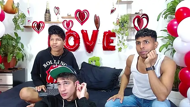 Interracial Snow Bunny online show from February 15, 6:59 pm