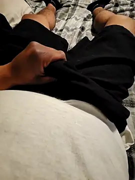 Snapshot of 115gunz chatting on February 16, 7:10 pm 115gunz online show from February 16, 7:10 pm