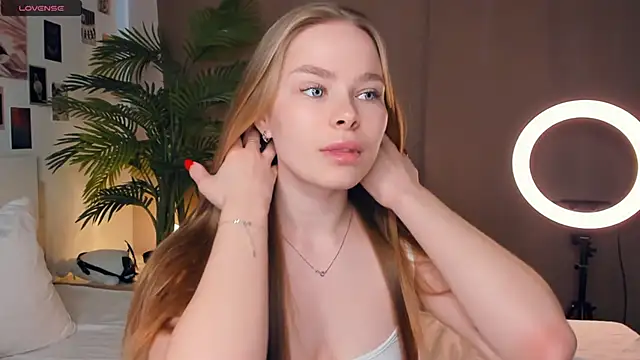 Icehoneybyte online show from March 23, 7:01 am