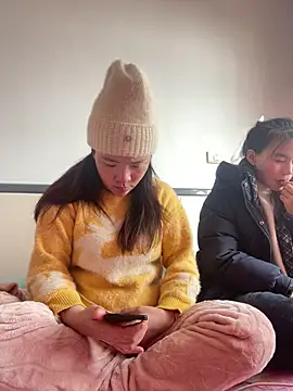 Faded pink online show from January 6, 2:04 am