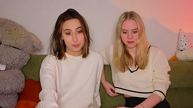 Mimipaws online show from January 12, 7:52 pm