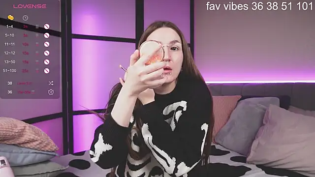 Alice Goth online show from April 3, 12:30 am