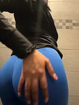 AnahiSkye online show from April 16, 6:09 pm