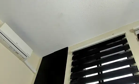 vanesadimaria online show from February 5, 10:33 pm