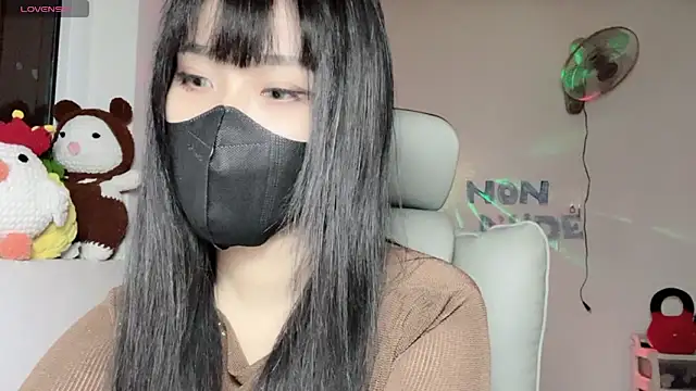 Snapshot of Tieu-May chatting on June 29, 8:09 am Tieu-May online show from June 29, 8:09 am
