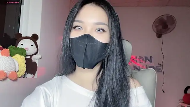Snapshot of Tieu-May chatting on July 7, 7:23 am Tieu-May online show from July 7, 7:23 am