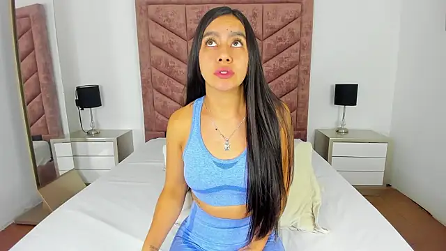 Zara Cardona online show from January 17, 12:10 pm