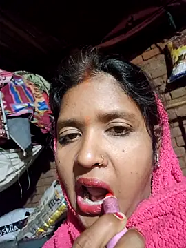 Snapshot of Horny-Rashi chatting on February 10, 3:27 pm Horny-Rashi online show from February 10, 3:27 pm