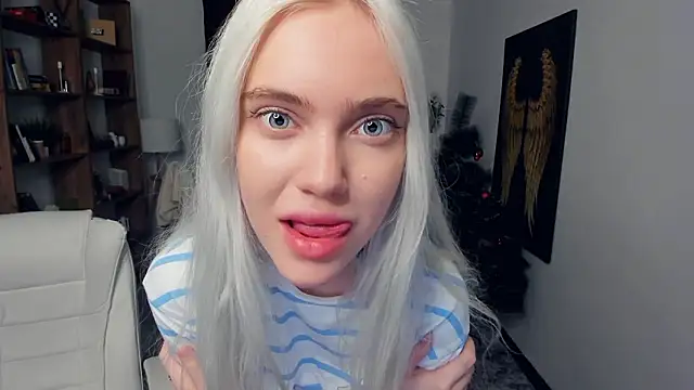 KristalCrowner online show from January 17, 6:55 pm