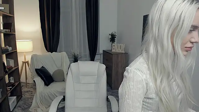 KristalCrowner online show from February 7, 7:28 pm