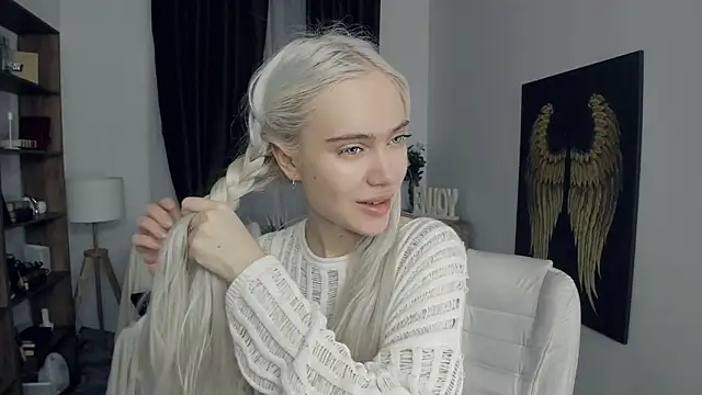 KristalCrowner online show from February 19, 7:32 pm