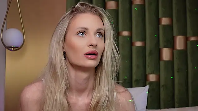 Snapshot of AmeliaAngel chatting on January 8, 8:27 am AmeliaAngel online show from January 8, 8:27 am