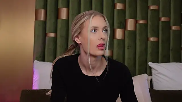 Snapshot of AmeliaAngel chatting on January 9, 6:38 am AmeliaAngel online show from January 9, 6:38 am