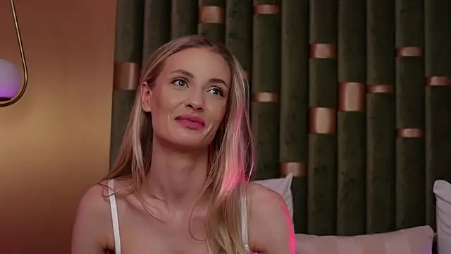 Snapshot of AmeliaAngel chatting on February 2, 8:57 am AmeliaAngel online show from February 2, 8:57 am