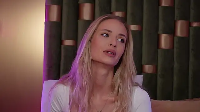 Snapshot of AmeliaAngel chatting on September 25, 5:00 am AmeliaAngel online show from September 25, 5:00 am