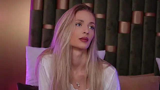 Snapshot of AmeliaAngel chatting on October 7, 4:31 am AmeliaAngel online show from October 7, 4:31 am