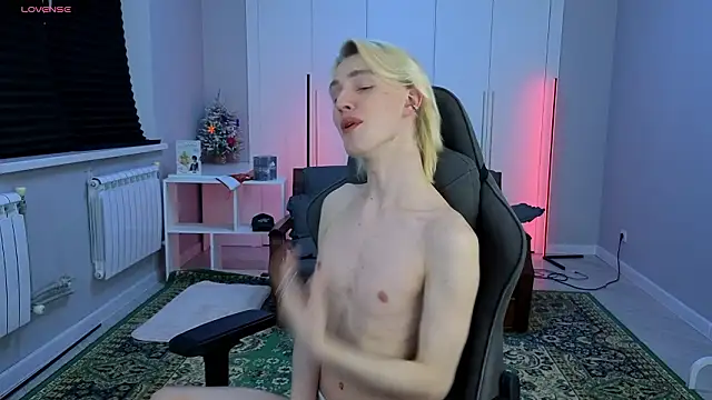 lucidangelok1 online show from March 26, 1:49 pm