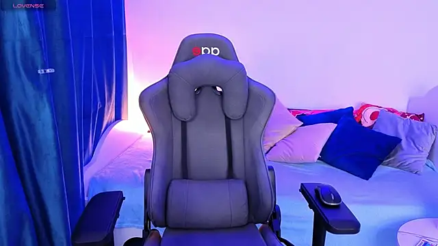 lucidangelok1 online show from April 15, 8:10 am