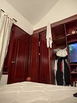 diosa cristal  online show from March 15, 3:56 am