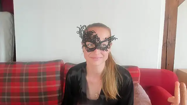 Snapshot of SexyMarlen4u chatting on February 13, 12:21 pm SexyMarlen4u online show from February 13, 12:21 pm