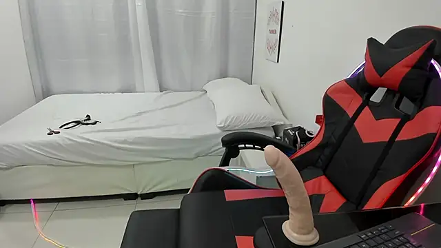 julian xx online show from March 10, 7:08 pm