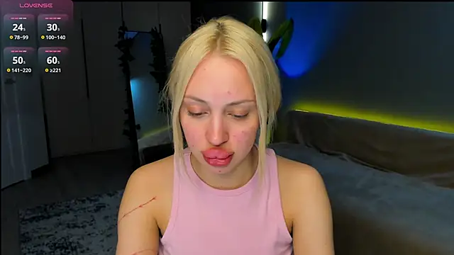 Luna Beverly online show from March 25, 8:26 pm