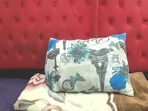 brownskingirl25 online show from January 9, 6:21 pm