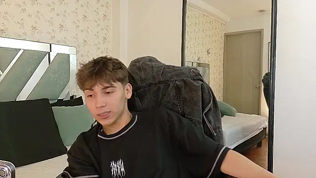 Snapshot of Liam_Noxx chatting on January 13, 6:35 pm Liam Noxx online show from January 13, 6:35 pm