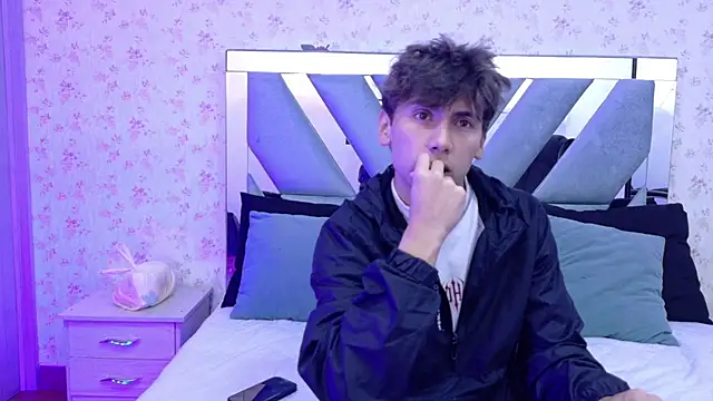 Snapshot of Liam_Noxx chatting on February 18, 7:43 pm Liam Noxx online show from February 18, 7:43 pm