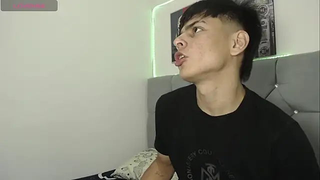 Loganjhonson19 online show from January 12, 3:01 am