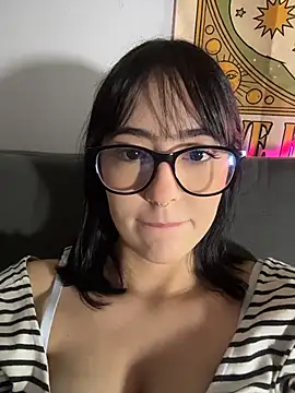 HinaSweet online show from February 24, 12:30 am