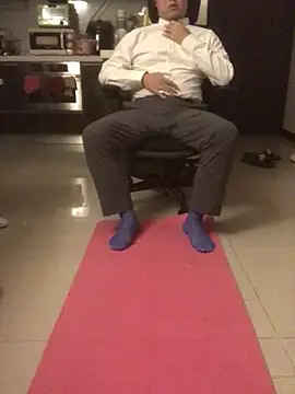 W0Ijn online show from April 14, 2:01 pm